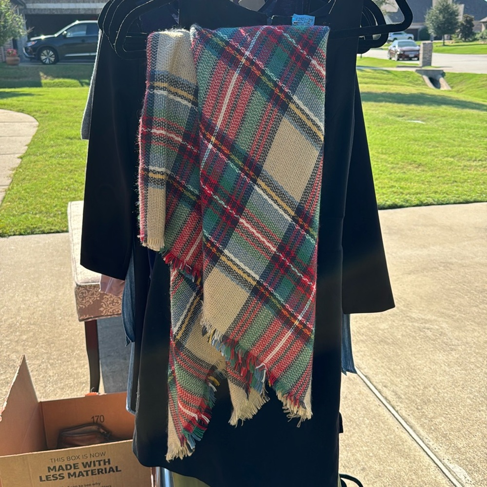 Oversized, fluffy blankets, scarf